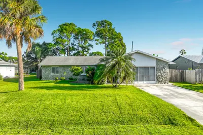 155 SW Exmore Avenue 1
