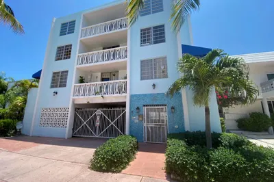 335 COLLINS Avenue #403 1
