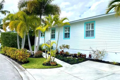 625 SW Salerno Road 1