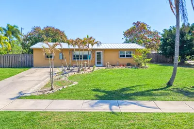 3177 SE Golden Gate Avenue 1