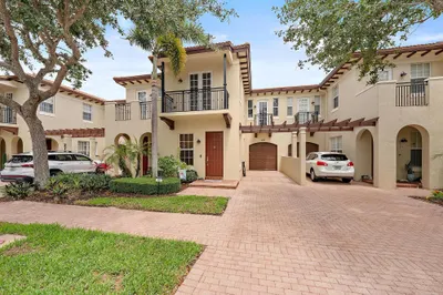 2788 Eagle Rock Circle #3 1
