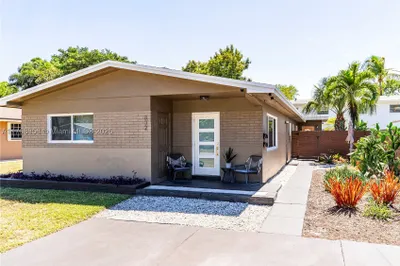832 SW 29th St 1