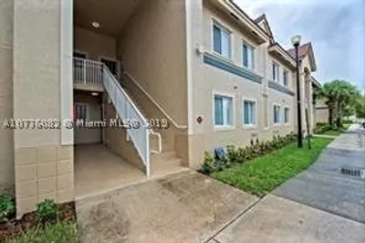 1055 Golden Lakes Blvd #221 1