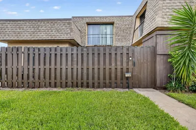 1201 WATERVIEW Circle #12a 1