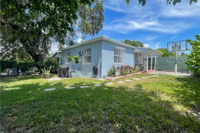 3308 NW 3rd Ave 1