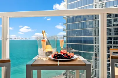 18001 Collins Ave #2512 1