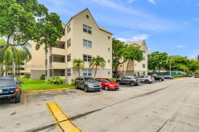 8255 Lake Dr #304 1