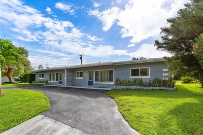 204 NW 1st St 1