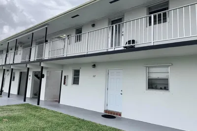 1113 LAKE Terrace #107 1
