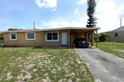 330 NW 38th Street 1