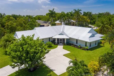 4236 SE Rainbows End Way 1