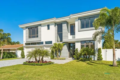 261 NW 8th Street 1