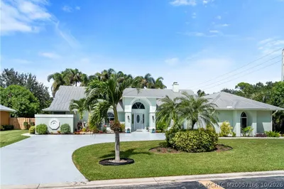 1801 SW Hunters Club Way 1