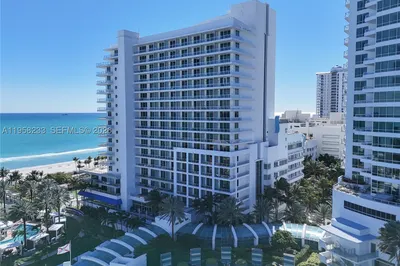 4391 Collins Ave #1703 1