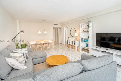 5601 Collins Ave #1517 1