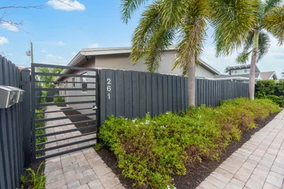 261 NW 45th St 1