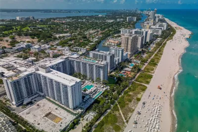 2301 Collins Ave #1014 1