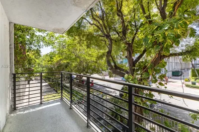 1225 West Ave #201 1