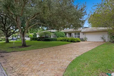 1246 Algardi Ave 1