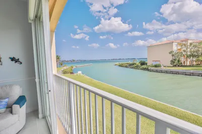 5 Harbour Isle Drive E #202 1