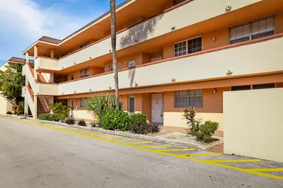 4502 N Federal Highway #125c 1