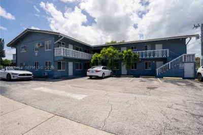 3049 NW 9th Ave #4 1