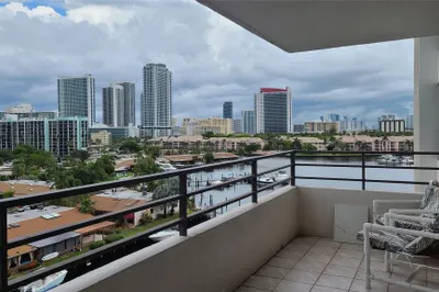2500 Parkview Drive #802 1