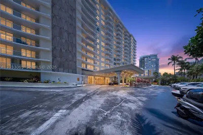 5600 Collins Ave #7W 1