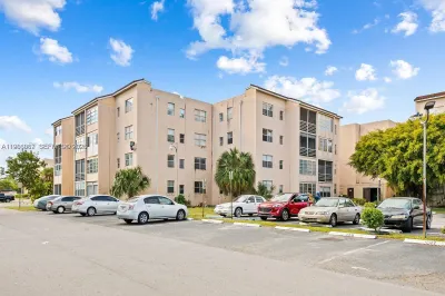 2840 Somerset Dr #400M 1