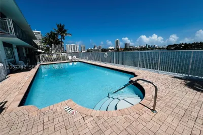 946 Bay Dr #12 1