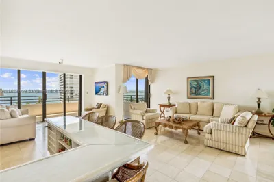 151 SE 15th Rd #901 1