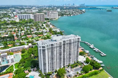 4000 Towerside Ter #908 1