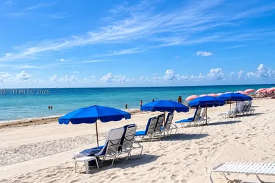 9455 Collins Ave #906 1