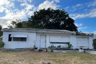 555 NW 2nd Avenue 1