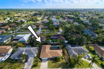 01_aerial-front_1496 Woodcrest Road