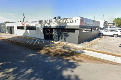 2216 N 20th Ave 1