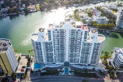 5900 Collins Ave #2306 1