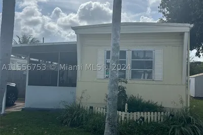 4831 SW 48 Ave Unit 8 1