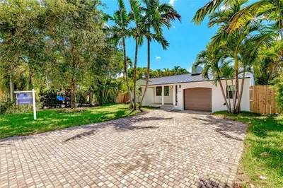 545 NE 9th Ave 1