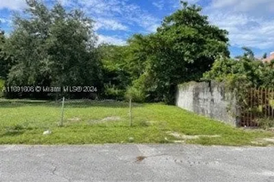 2467 NW 61st St 1