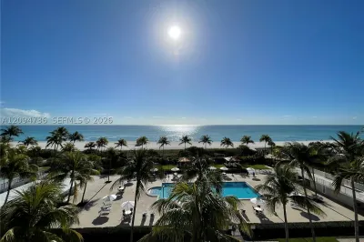 2625 Collins Ave #605 1