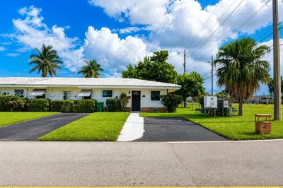 2401 NW 52nd St 1