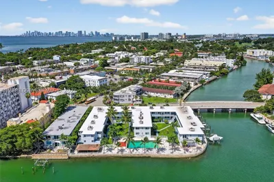 7207 Bay Dr #25 1