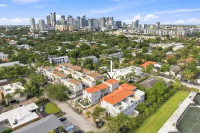 633 NE 11TH Avenue #2 1