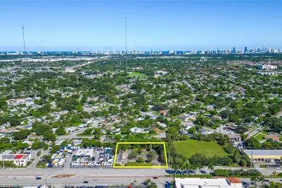 VACANT COMMERCIAL BUILDING SITTING ON 37,476 SF LA