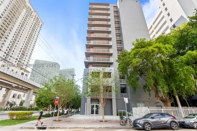 104 SW 9th St #305 1