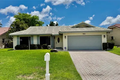 7905 Cloverfield Cir 1