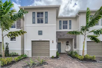 828 SE 16 Court 1