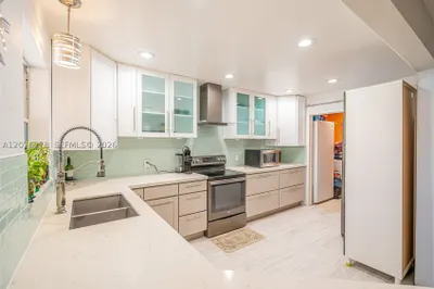 10 SW 46th Ave 1