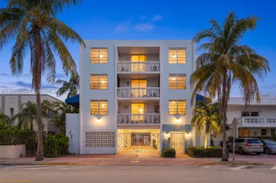335 Collins Ave #407 1
